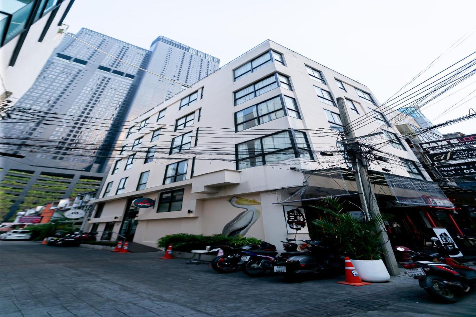 Uno Express Hotel Bangkok Exterior photo