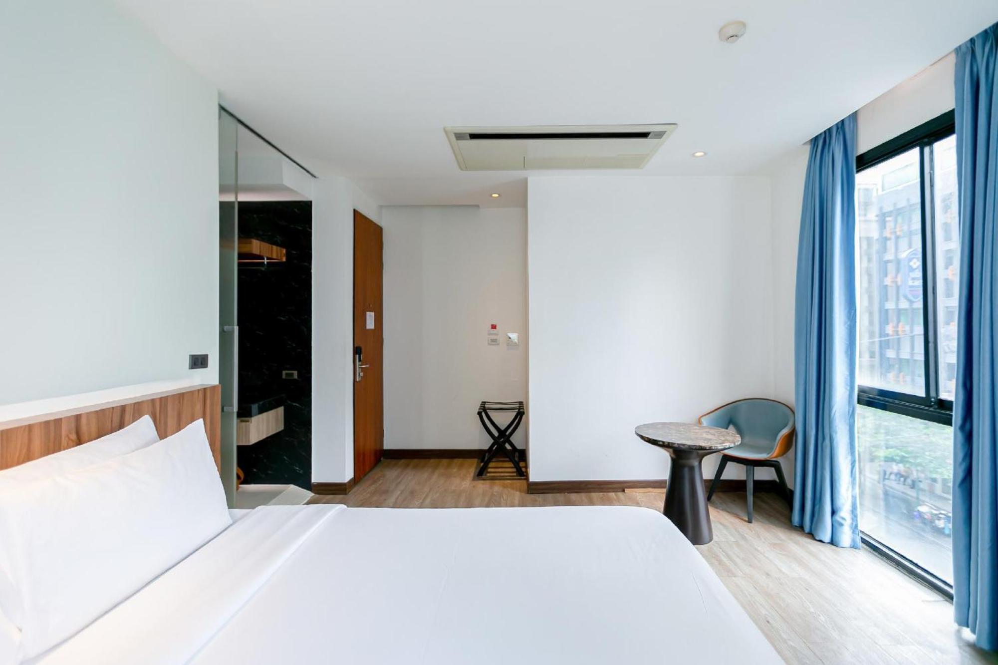 Uno Express Hotel Bangkok Exterior photo