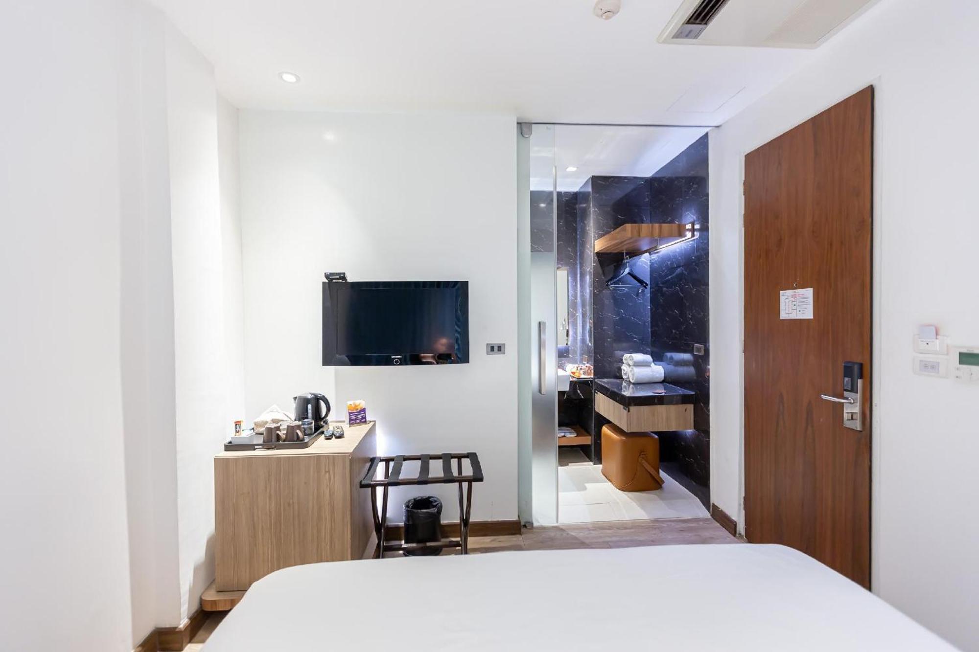 Uno Express Hotel Bangkok Exterior photo
